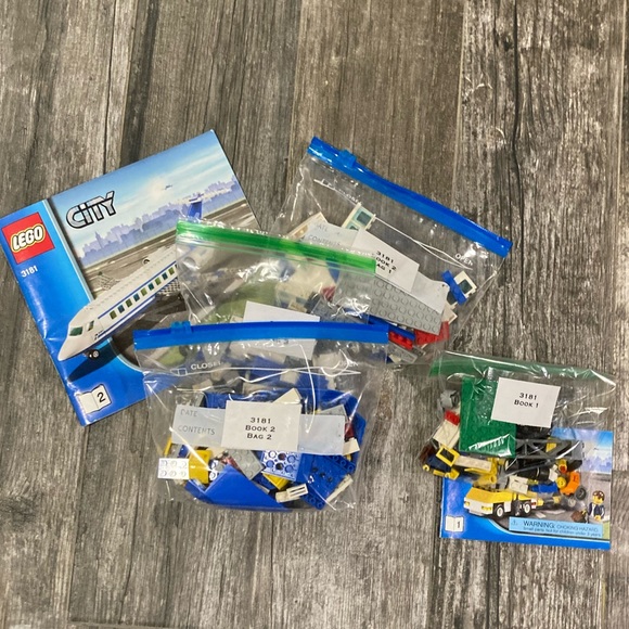 COMPLETE LEGO CITY 3181 Passenger Plane & Traveler - Picture 4 of 5